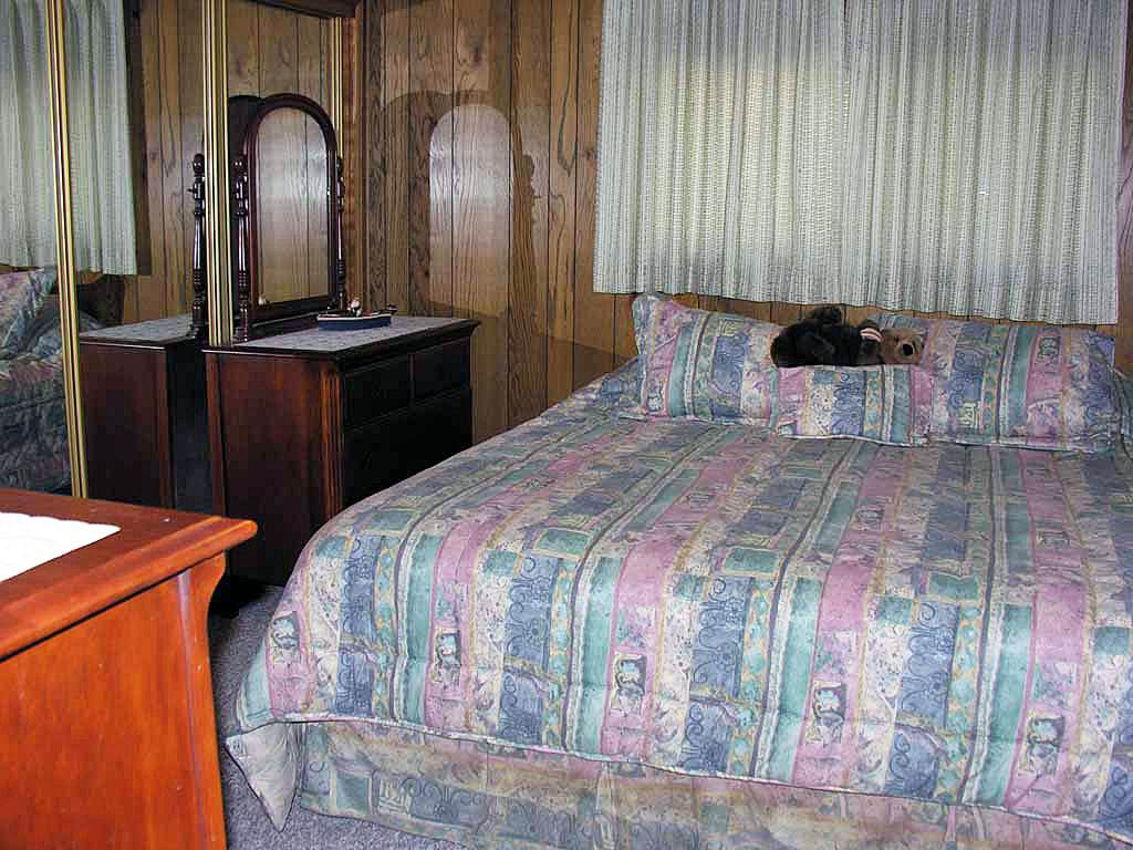 672 Lakewood Road Traverse City, MI 49685 - Photo 26 of 48 1832088-25.JPG
