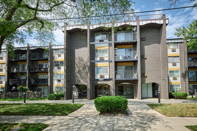 $259,900 | 6800 North California Avenue, Unit 3S, Chicago, IL 60645