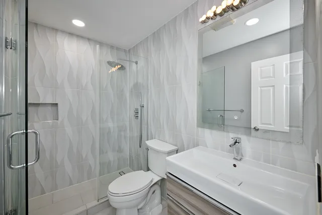 $259,900 | 6800 North California Avenue, Unit 3S, Chicago, IL 60645