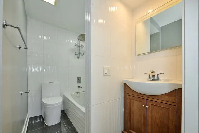 $259,900 | 6800 North California Avenue, Unit 3S, Chicago, IL 60645