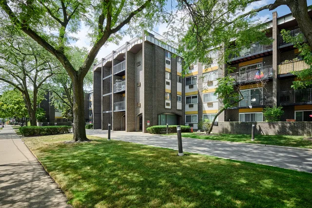 $259,900 | 6800 North California Avenue, Unit 3S, Chicago, IL 60645