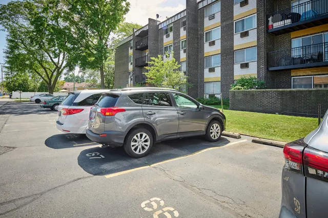 $259,900 | 6800 North California Avenue, Unit 3S, Chicago, IL 60645