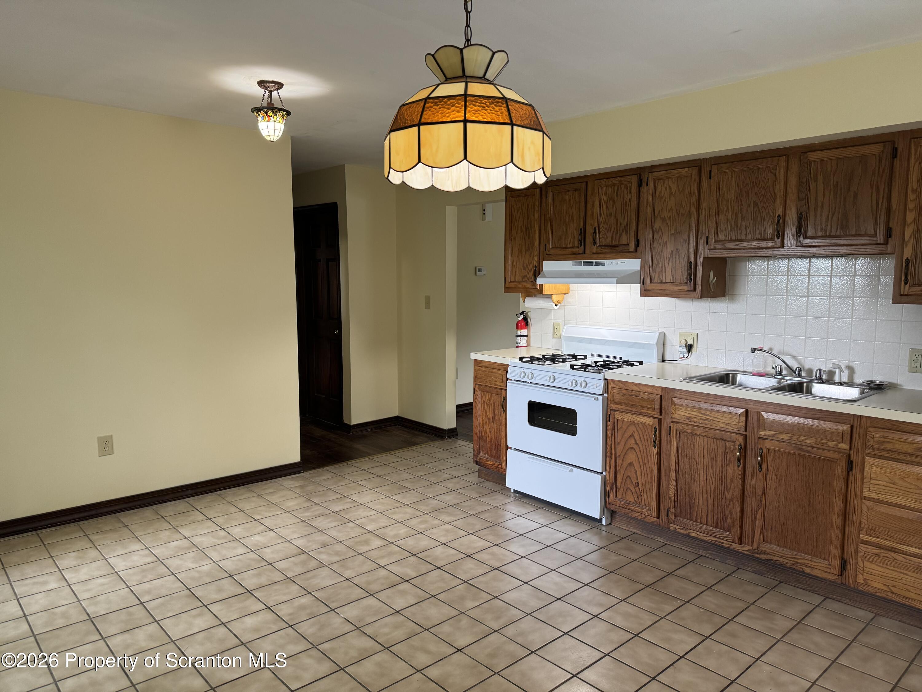 23 East Mountain Road, Unit A Scranton, PA 18505 - Photo 6 of 18 IMG_7568