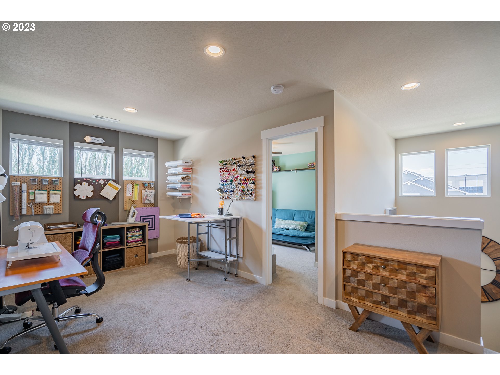 8518 North 1st Street Ridgefield, WA 98642 - Photo 25 of 41 a workspace with furniture and window
