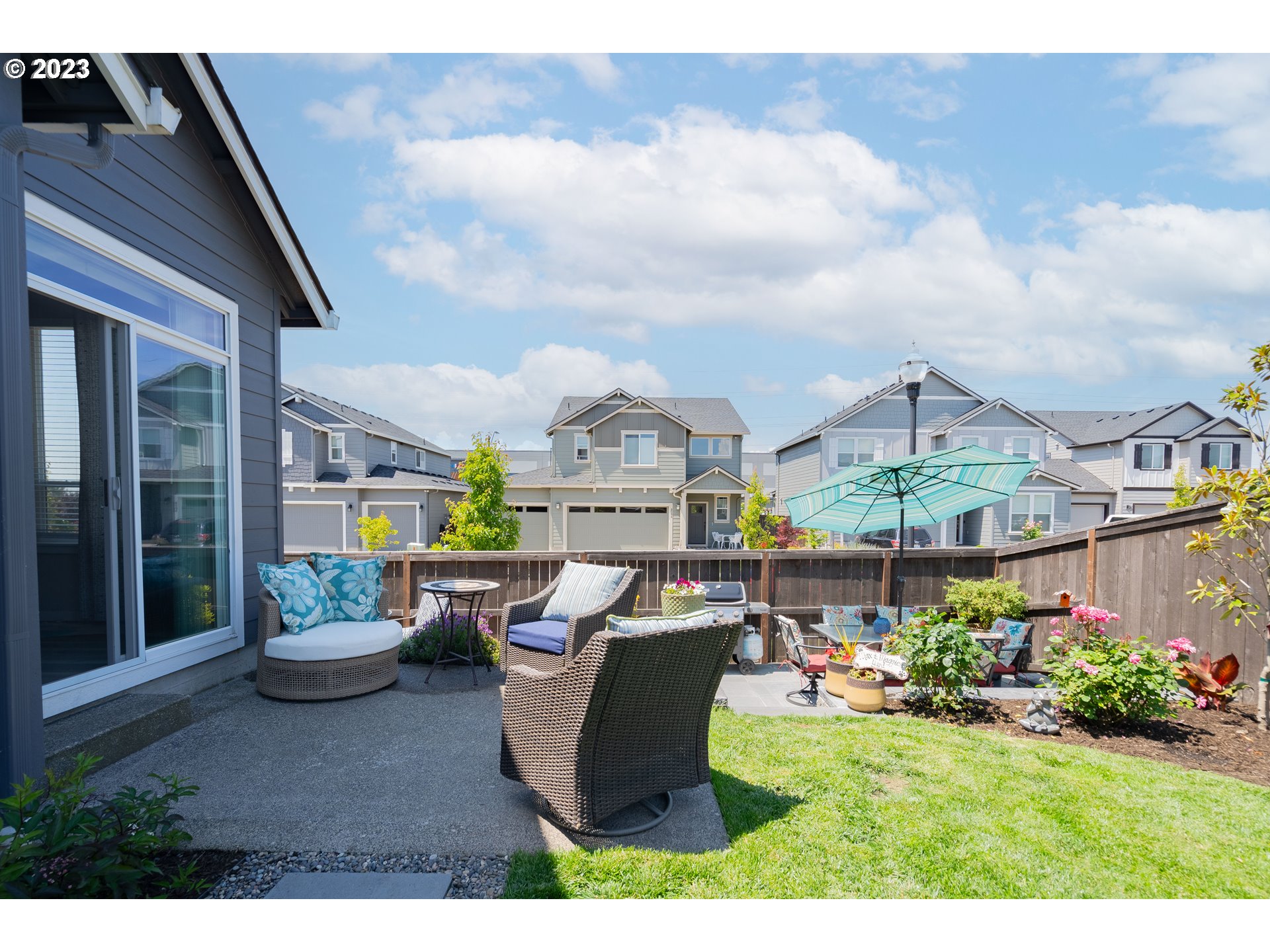 8518 North 1st Street Ridgefield, WA 98642 - Photo 41 of 41 a view of a chairs and table in patio