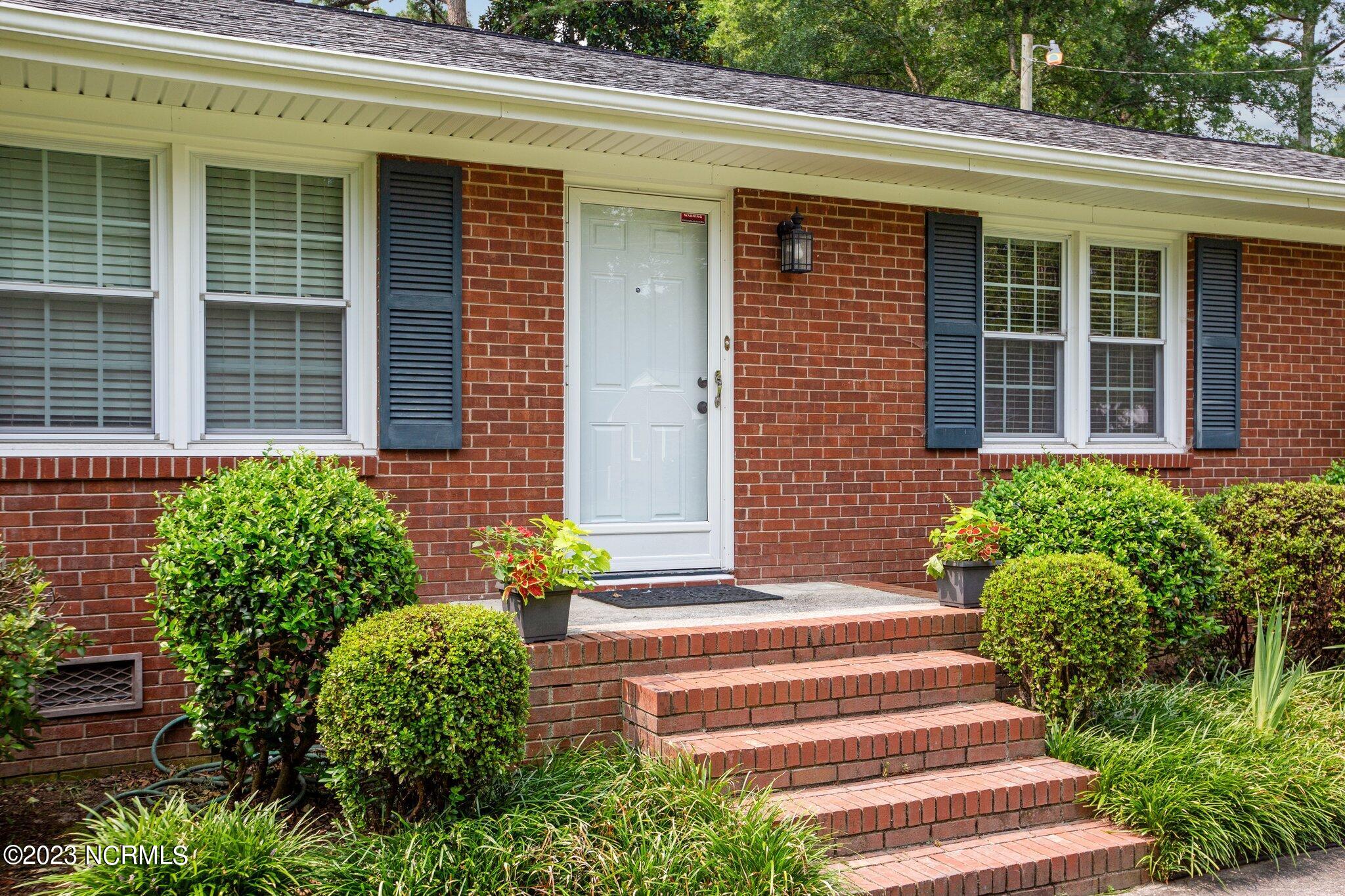 210 Kent Road Greenville, NC 27858 - Photo 2 of 38 4-web-or-mls-_S0A1499
