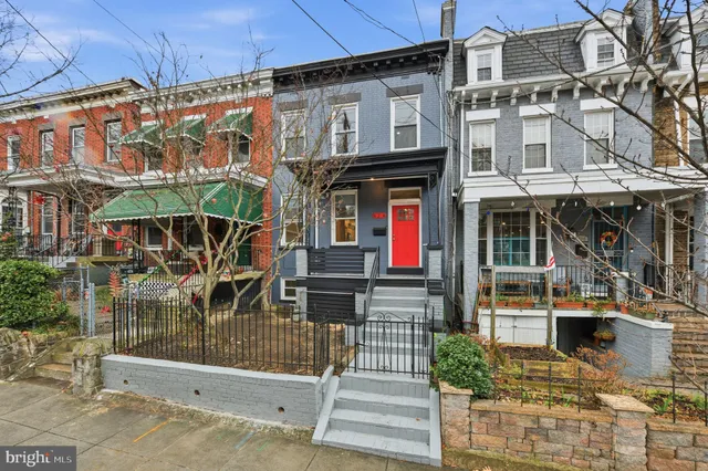 a view of building with door