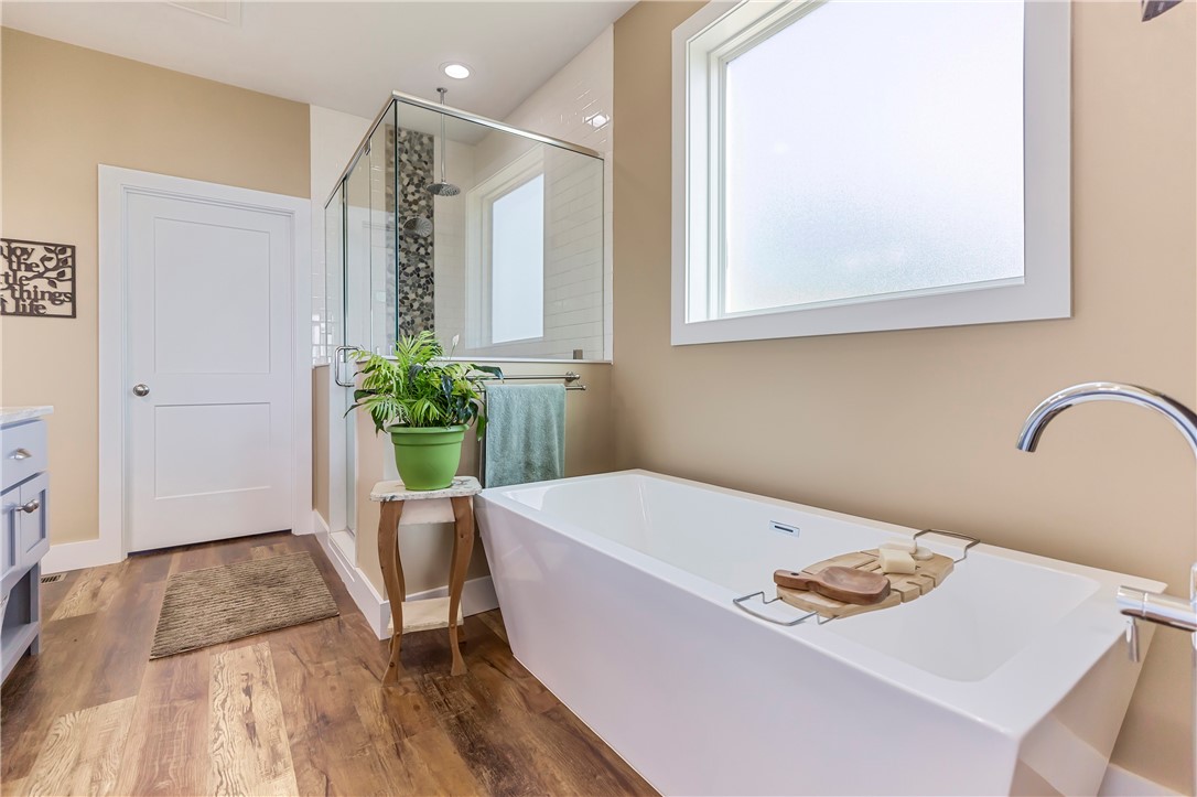 827 Durham Brown Road Seneca, SC 29678 - Photo 21 of 48 Master Bath