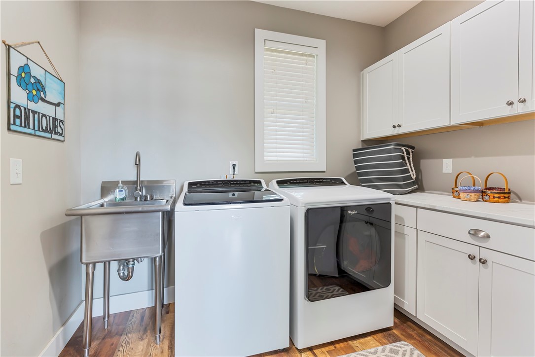 827 Durham Brown Road Seneca, SC 29678 - Photo 10 of 48 Separate Laundry room
