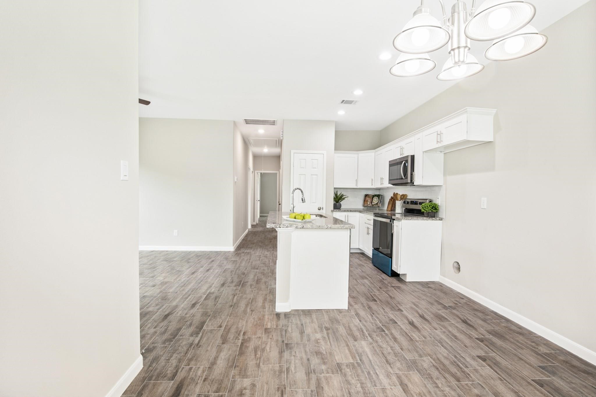 5911 Westover Street Houston, TX 77033 - Photo 8 of 21