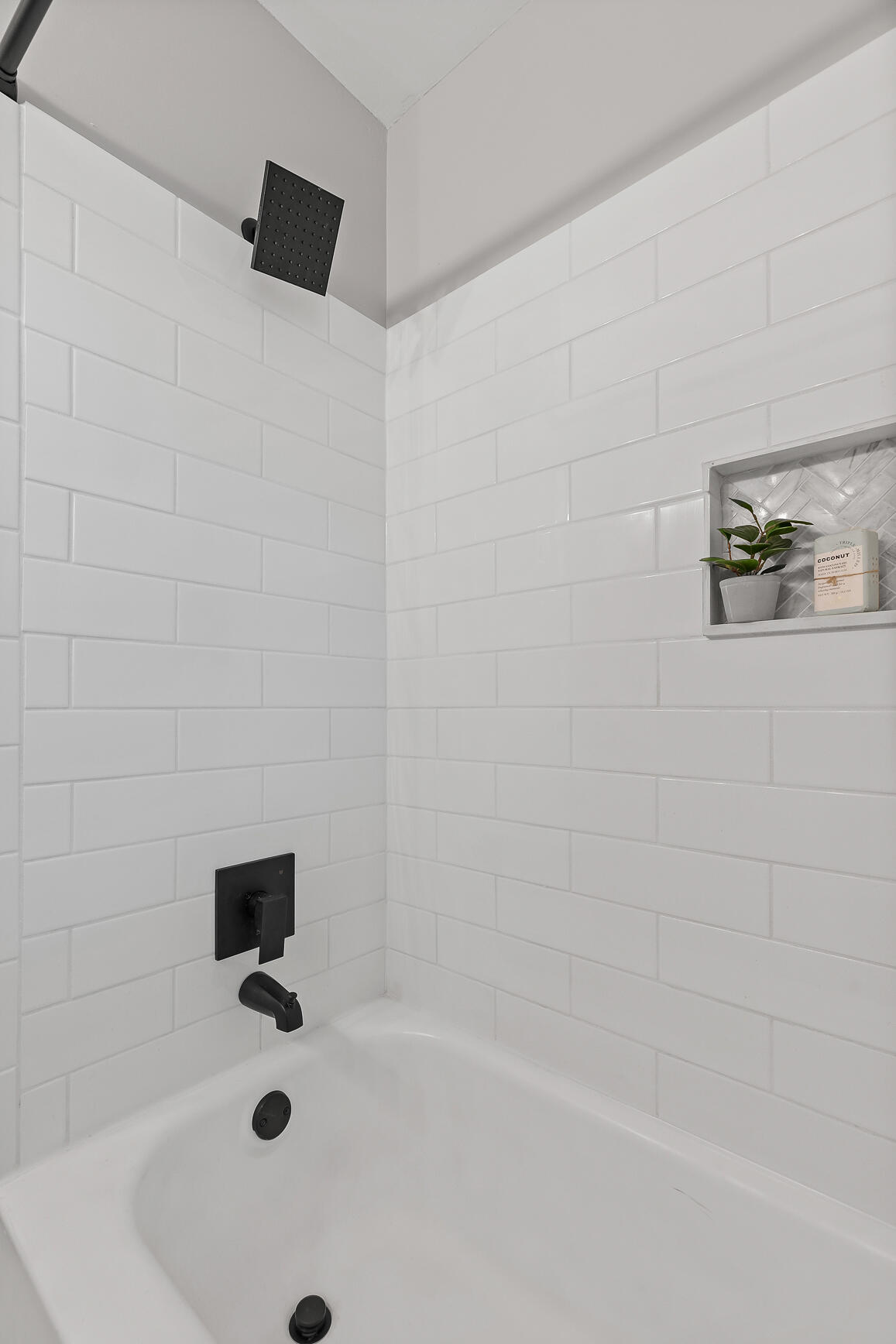 3919 Yorktown Road Chattanooga, TN 37416 - Photo 23 of 30 Full Bathroom