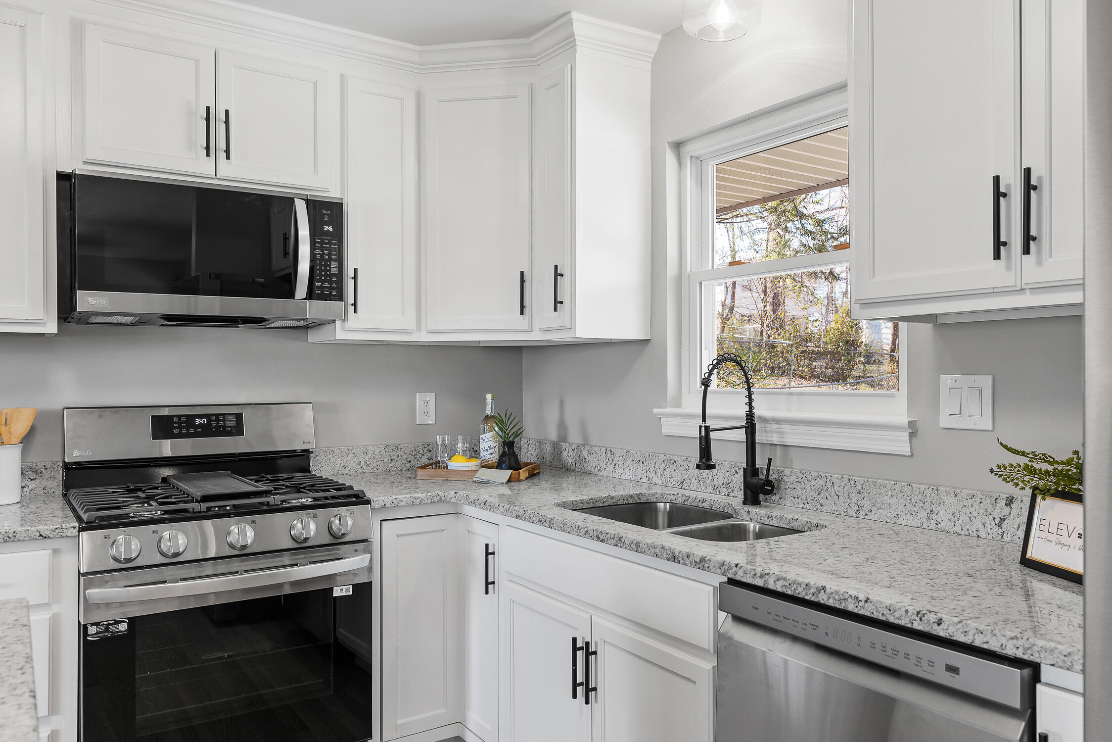 3919 Yorktown Road Chattanooga, TN 37416 - Photo 9 of 30 Kitchen