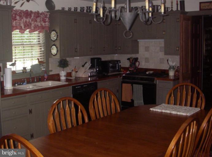 12155 Forest Hill Road Waynesboro, PA 17268 - Photo 12 of 21 Kitchen