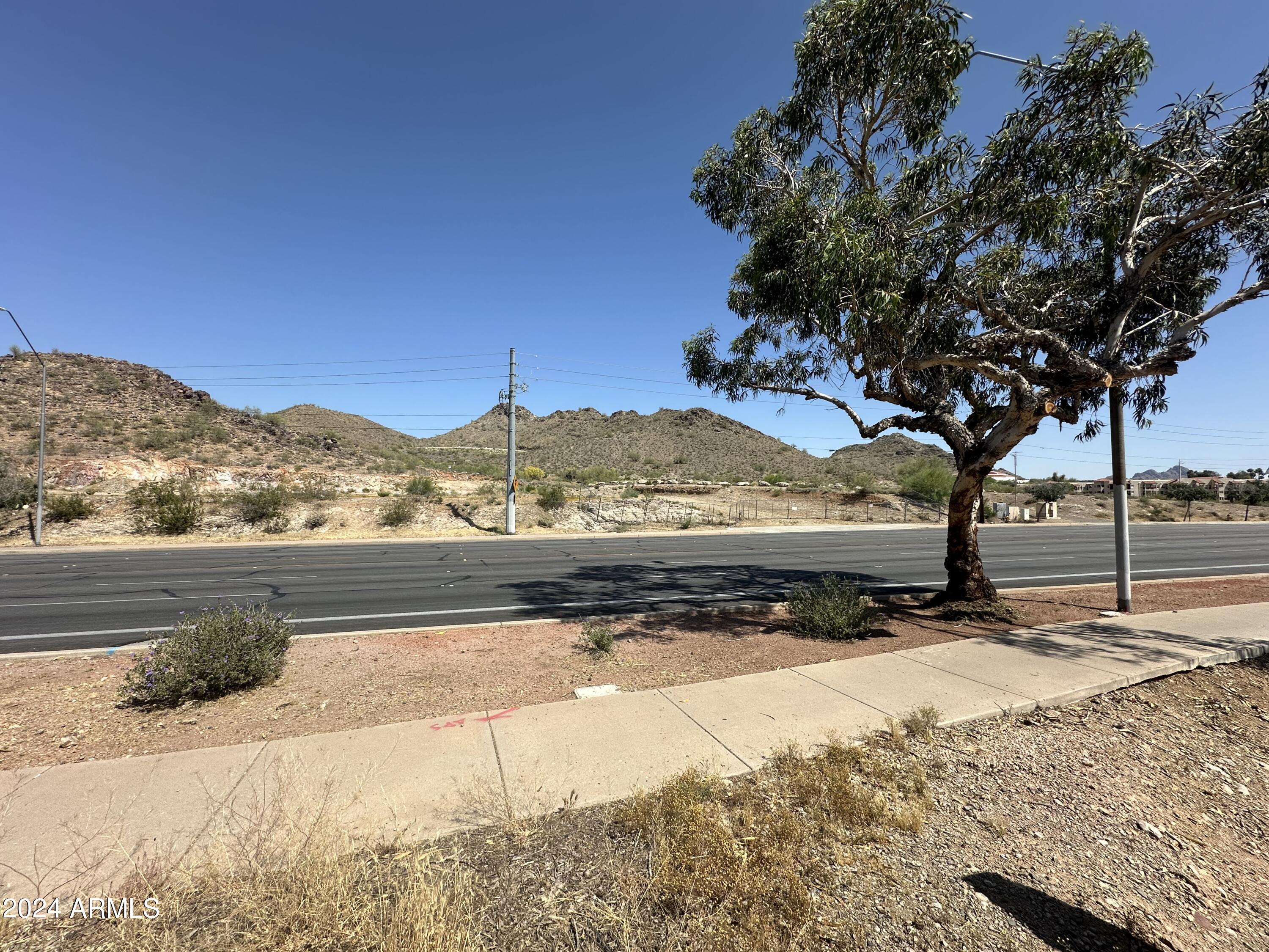 14220 North Cave Creek Road Phoenix, AZ 85022 - Photo 7 of 14 a view of a house with a yard