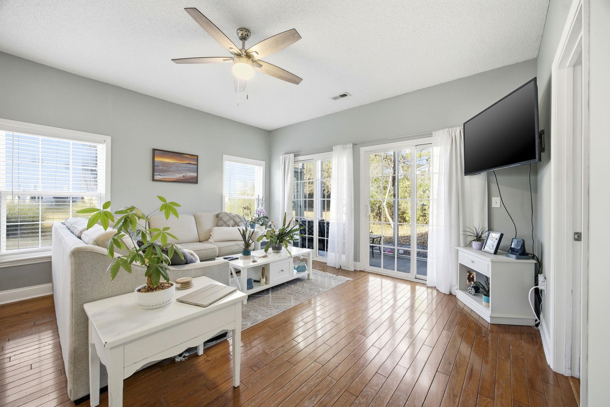 5026 Belleglen Court, Unit 101 Myrtle Beach, SC 29579 - Photo 5 of 36 Livingroom