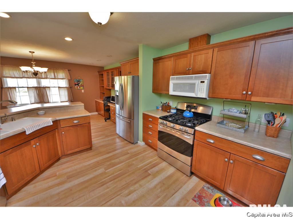3004 Red Oak Lane Springfield, IL 62712 - Photo 3 of 29 Gallery Image 3