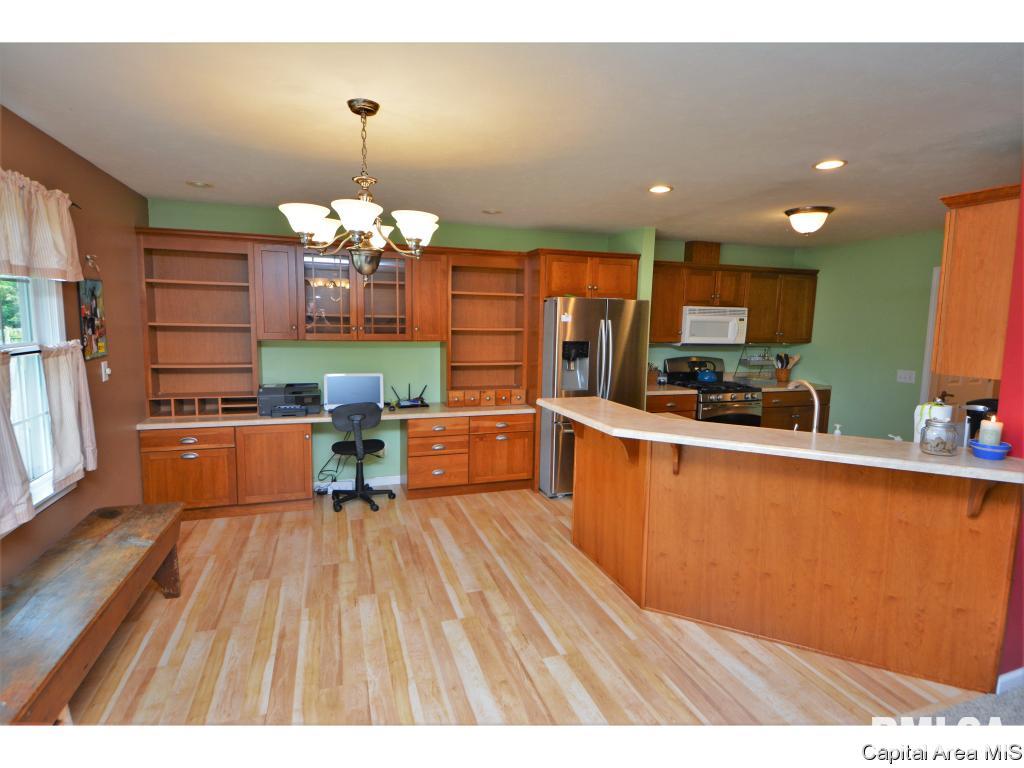 3004 Red Oak Lane Springfield, IL 62712 - Photo 5 of 29 Gallery Image 5