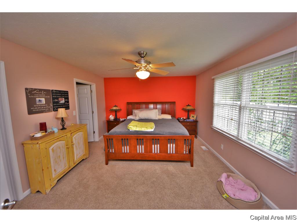 3004 Red Oak Lane Springfield, IL 62712 - Photo 6 of 29 Gallery Image 6