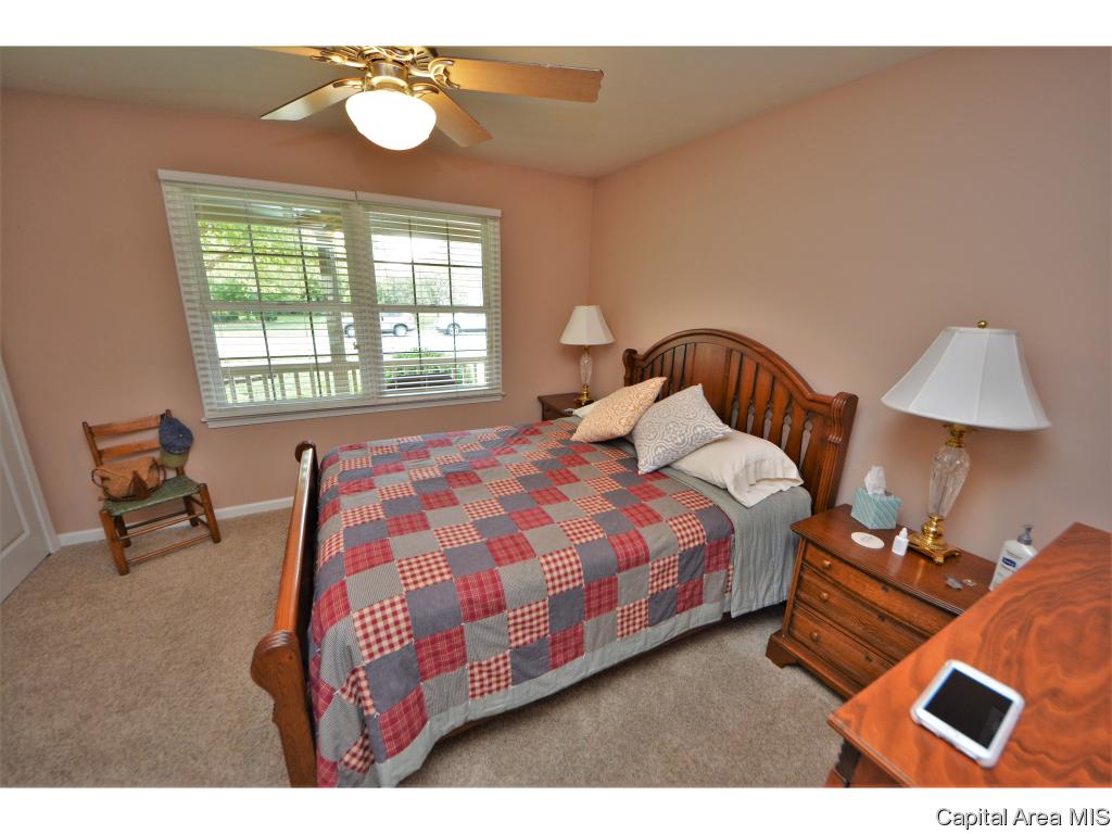 3004 Red Oak Lane Springfield, IL 62712 - Photo 9 of 29 Gallery Image 9