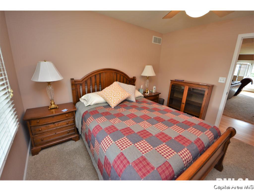 3004 Red Oak Lane Springfield, IL 62712 - Photo 10 of 29 Gallery Image 10