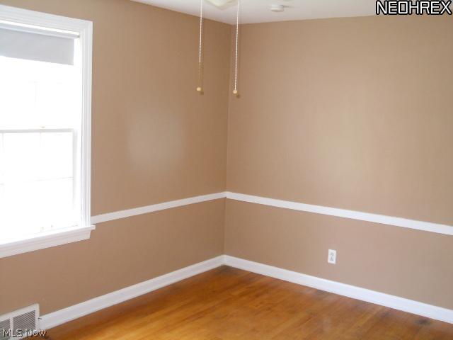 21863 Louis Road Bedford, OH 44146 - Photo 5 of 25 Main house bedroom