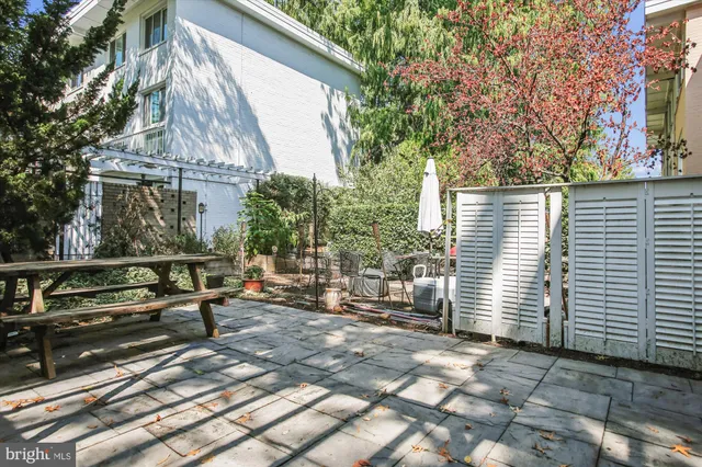 a bench sitting in front of a building