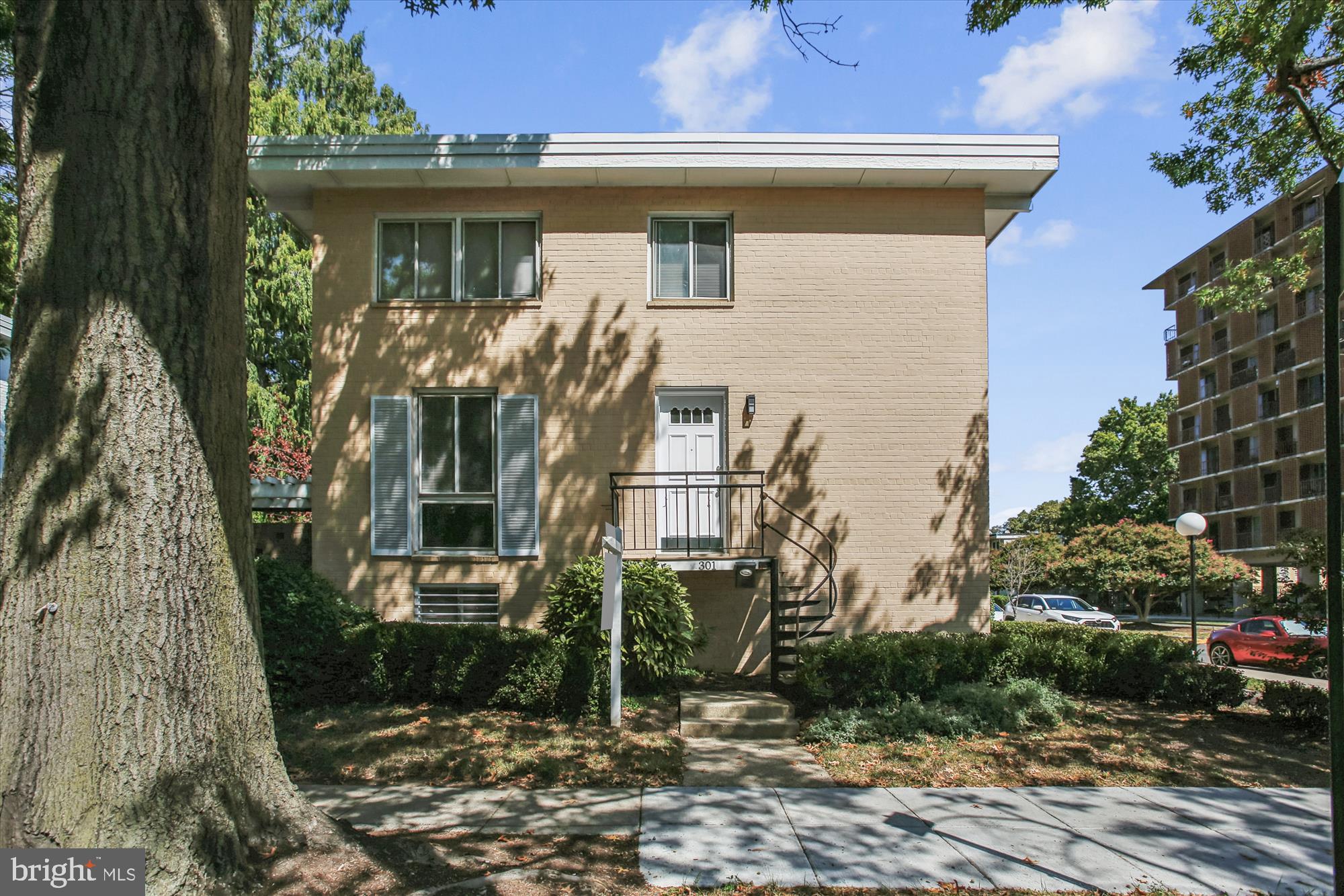 301 I Street Southwest, Unit 108 Washington, DC 20024 - Photo 39 of 55 a front view of a house