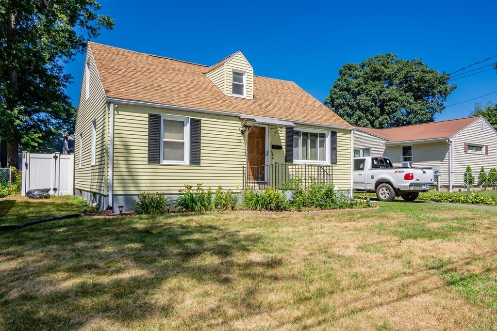34 Holy Cross Street Springfield, MA 01104 - Photo 2 of 25 Gallery Image 2