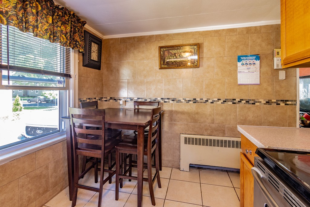 34 Holy Cross Street Springfield, MA 01104 - Photo 8 of 25 Gallery Image 8
