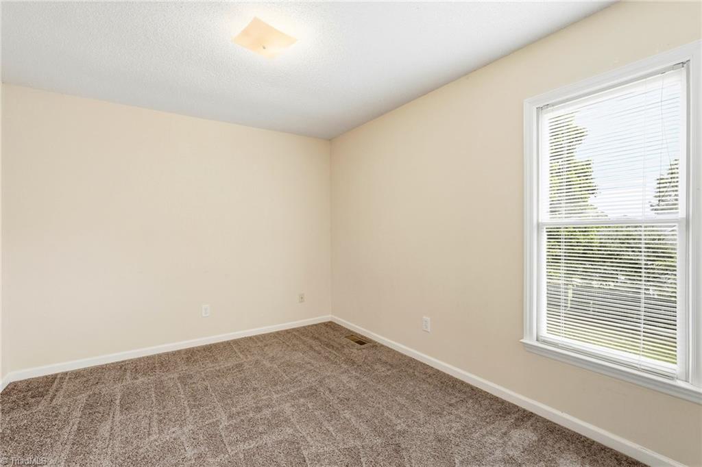 4331 Kinnamon Road Winston-Salem, NC 27103 - Photo 34 of 46
