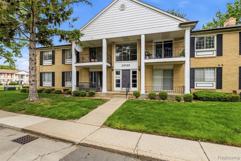 29165 Hayes Road Warren, MI 48088 - Photo 2 of 31