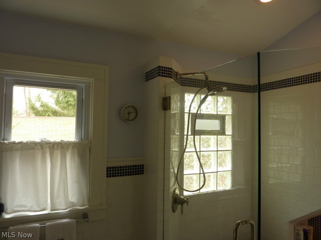 997 Roanoke Road Cleveland Heights, OH 44121 - Photo 7 of 25