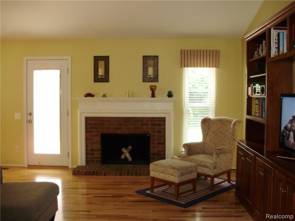 211 Whitney Drive Rochester Hills, MI 48307 - Photo 4 of 25