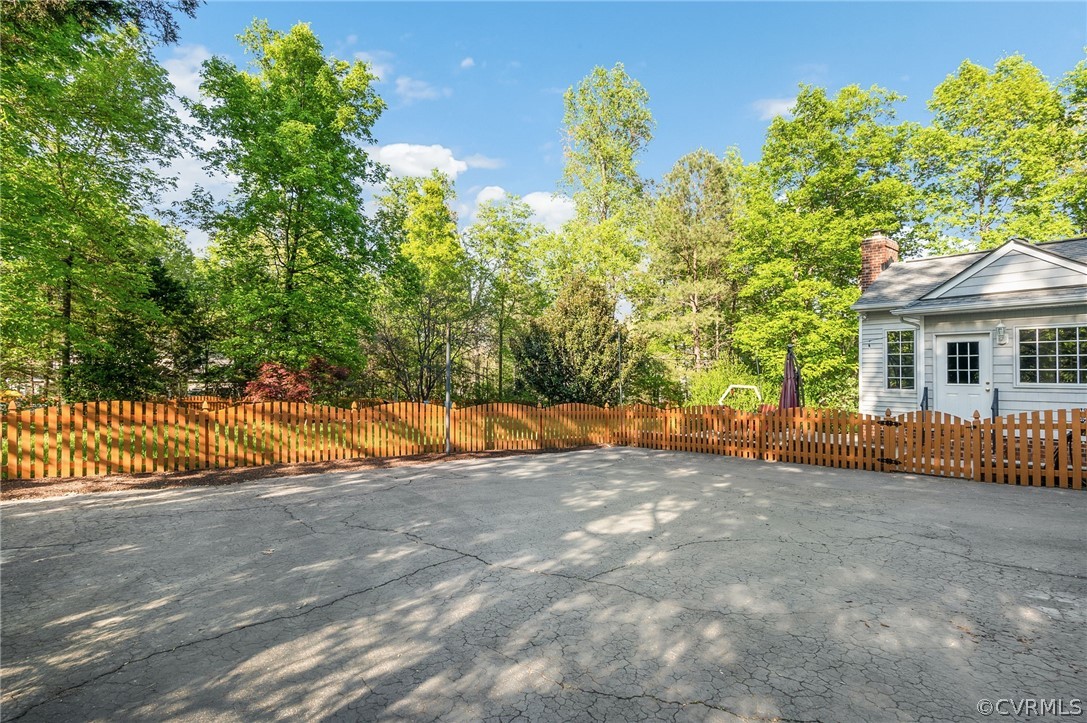 13724 Queensgate Road Midlothian, VA 23114 - Photo 42 of 48 a view of a house with backyard and a tree