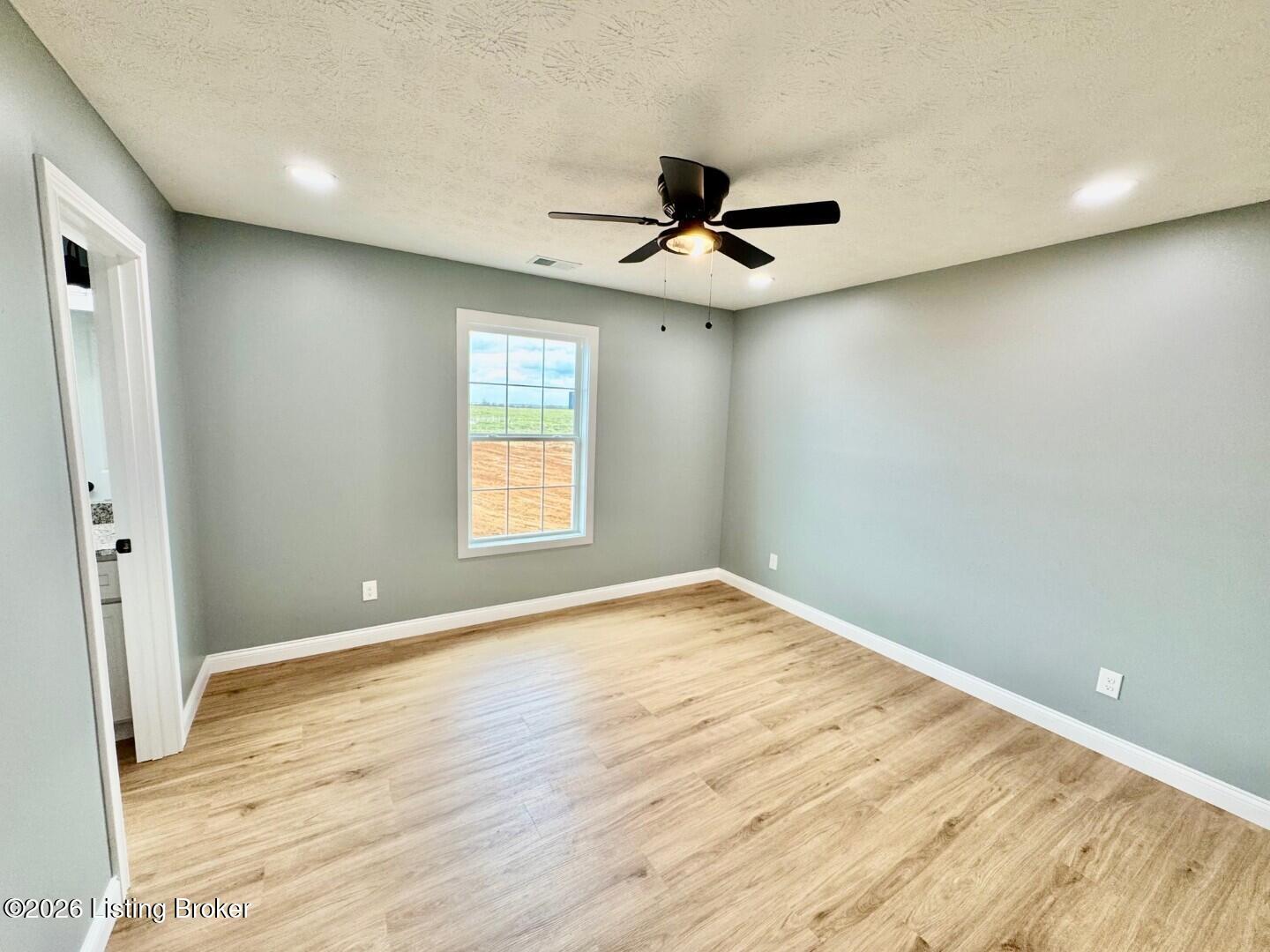 1498 Old Perryville Loop Springfield, KY 40069 - Photo 10 of 25 010_Bedroom