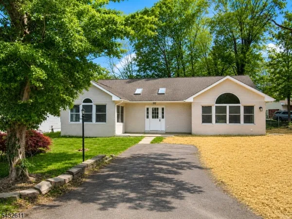 $489,900 | 7 Lorettacong Drive, Lake Hopatcong, NJ 07849