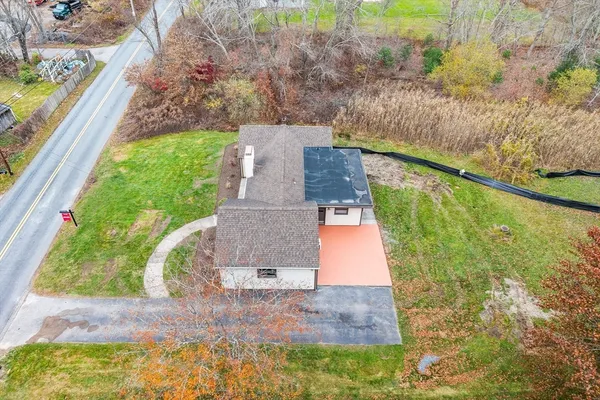 a view of a yard in front of house