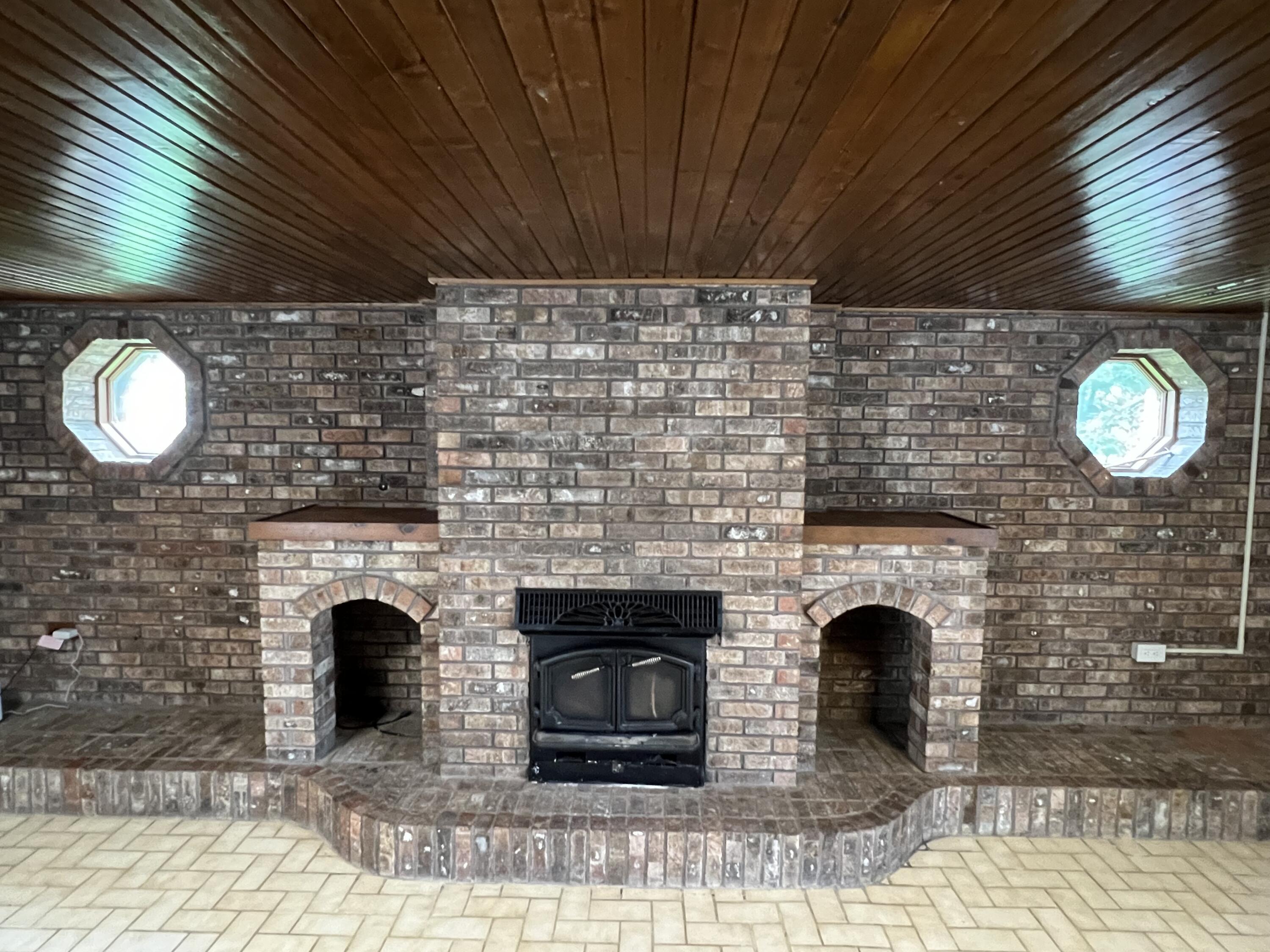 431 Riverside Drive Watervliet, MI 49098 - Photo 15 of 31 fireplace 1