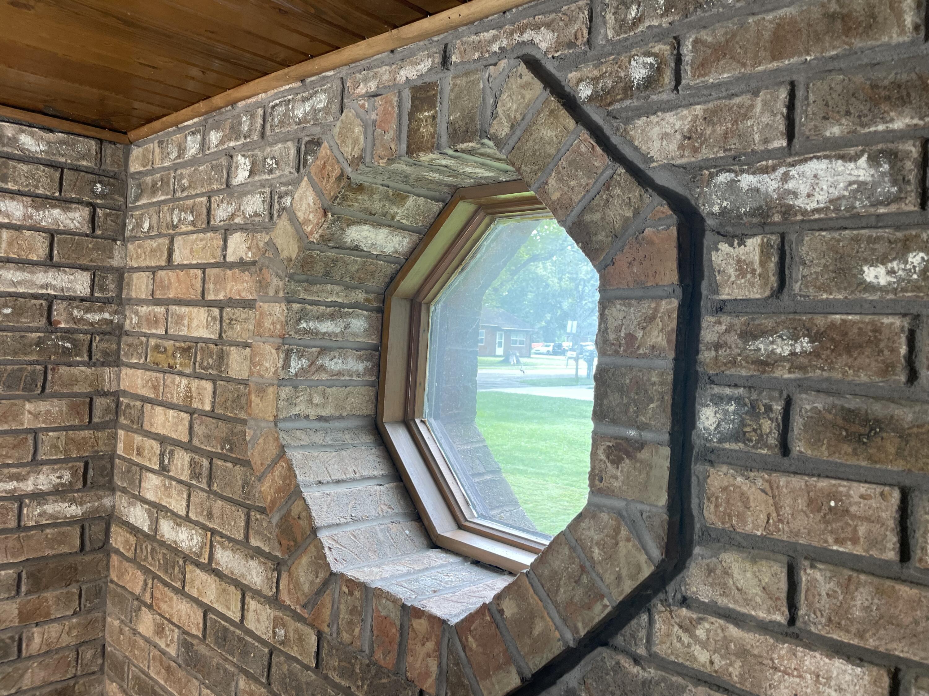431 Riverside Drive Watervliet, MI 49098 - Photo 16 of 31 Window