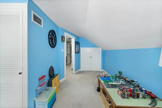 a view of an entryway with workspace