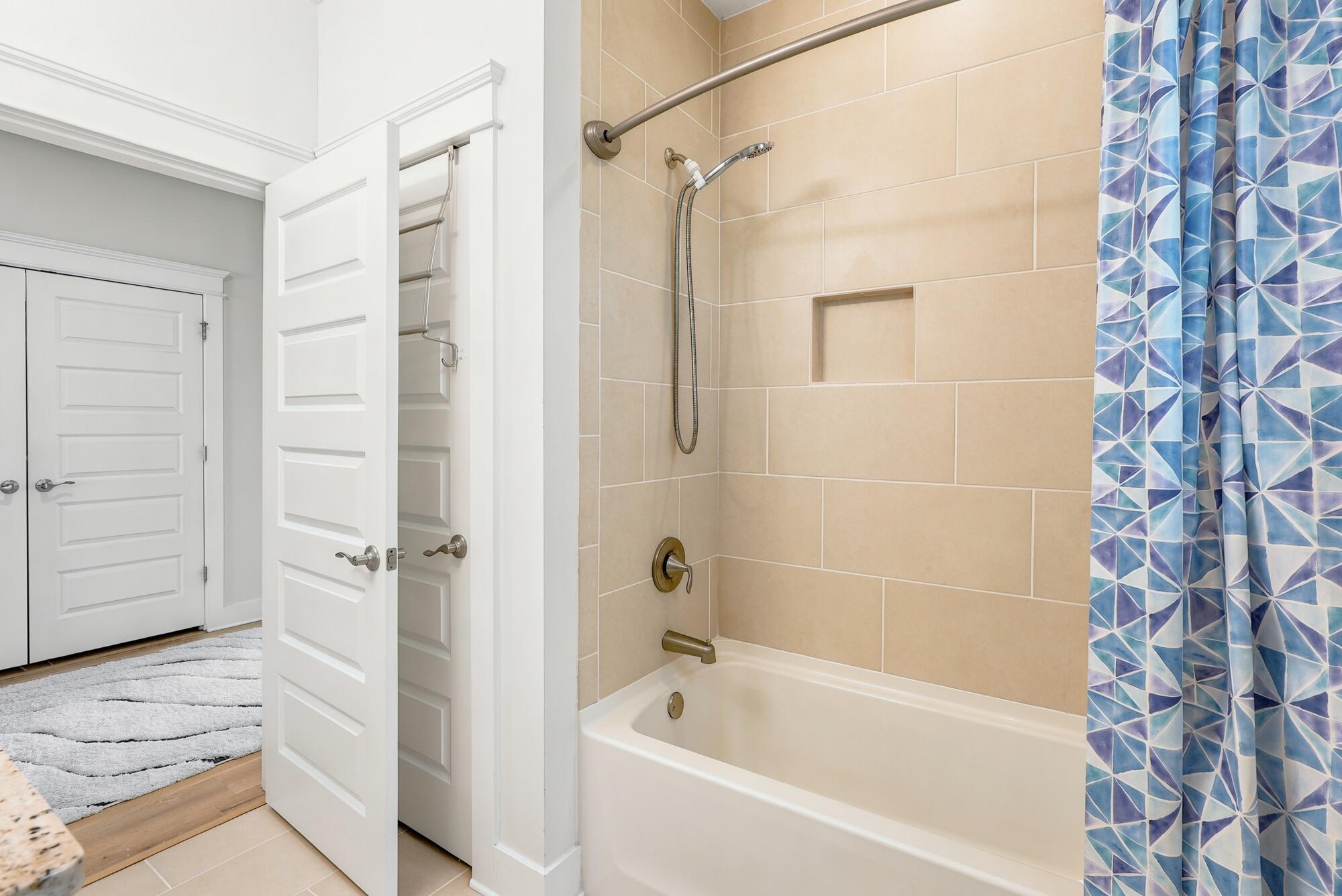 338 Grande Pointe Circle Inlet Beach, FL 32461 - Photo 30 of 43 Tub & Shower Combo