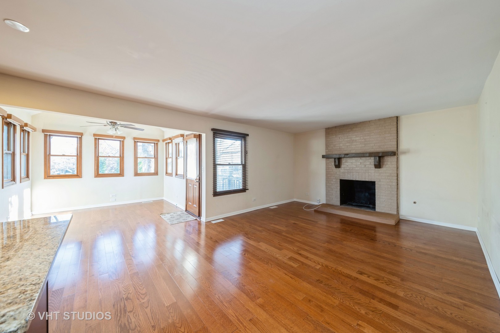 1201 Pinetree Lane Bartlett, IL 60103 - Photo 8 of 20