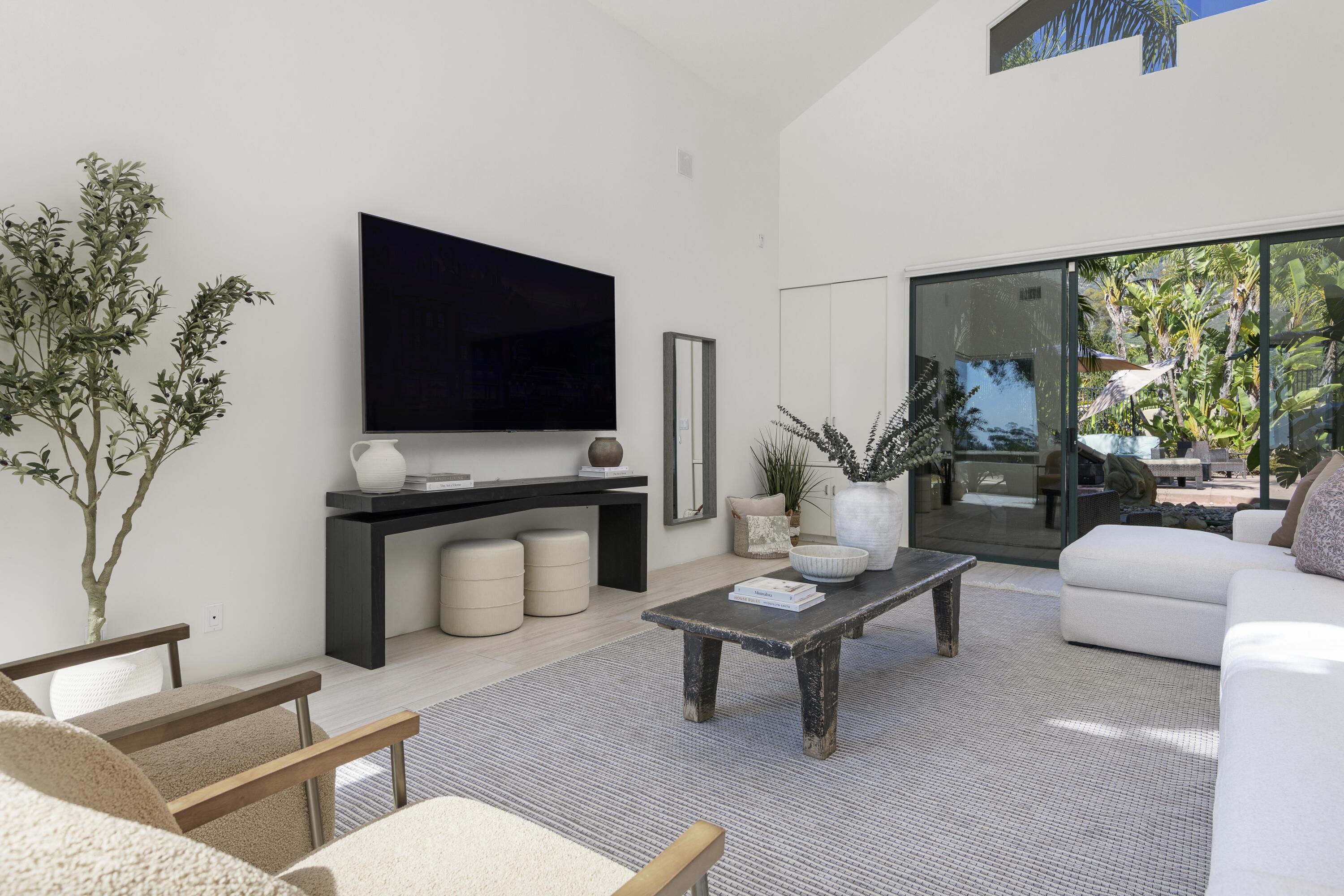 2891 Hidden Valley Lane Montecito, CA 93108 - Photo 16 of 43 Family Room III