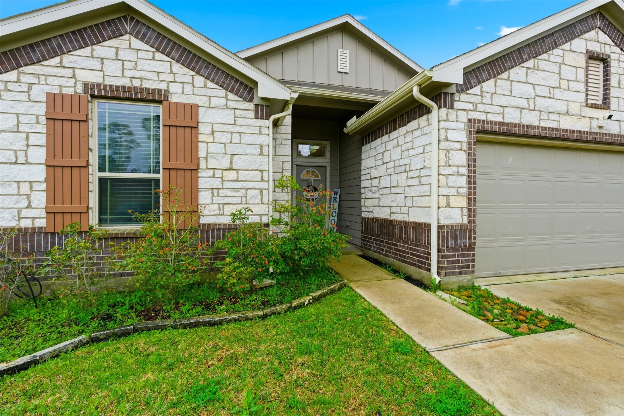 527 Kickapoo Drive Anahuac, TX 77514 - Photo 4 of 46