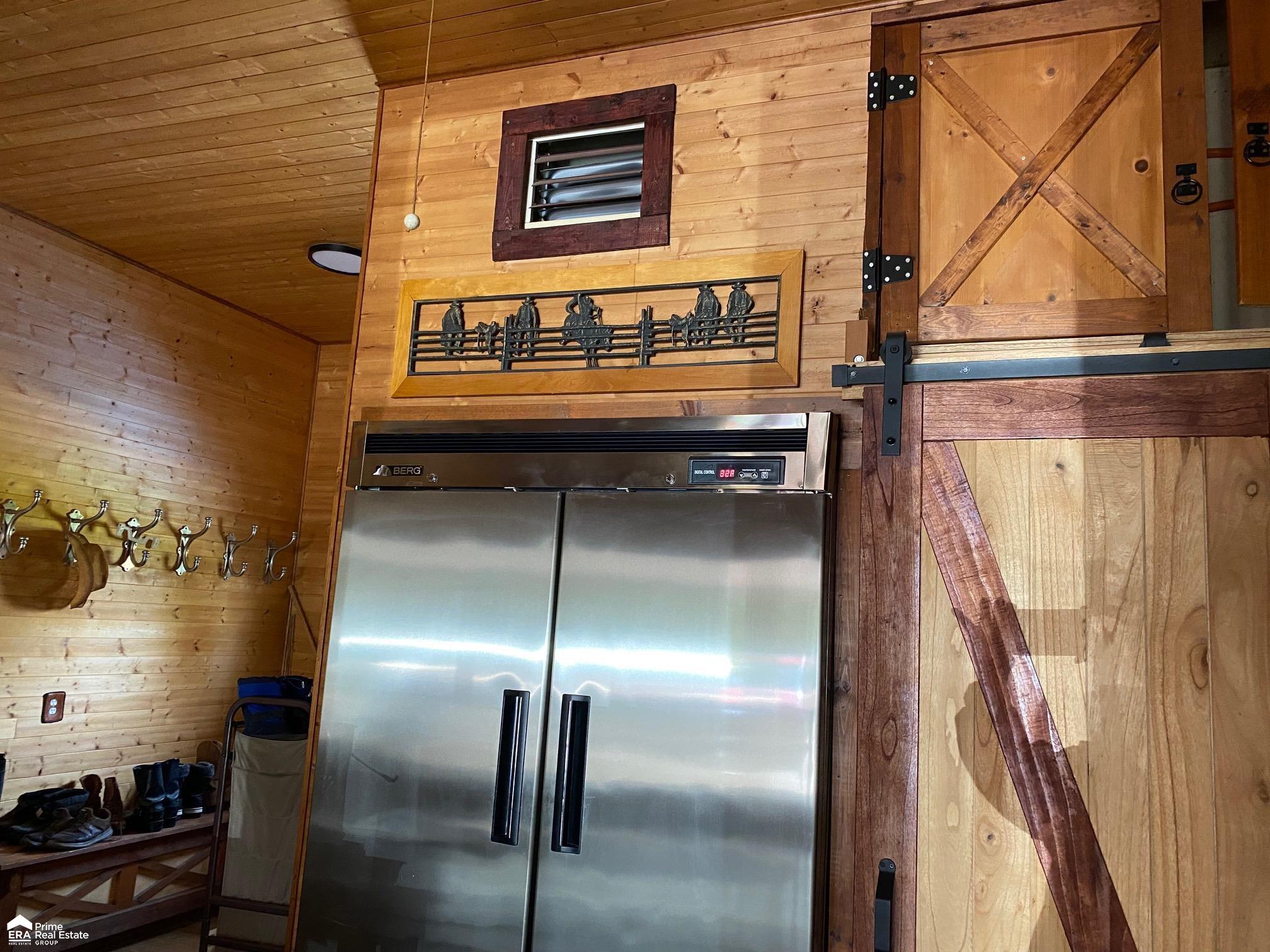 11940 Caldwaller Road Fenton, MI 48430 - Photo 7 of 37 50108821-6.JPG