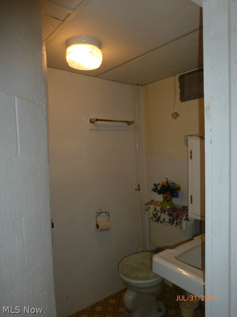 465 Butler Avenue Akron, OH 44310 - Photo 15 of 19 Basement full bath.