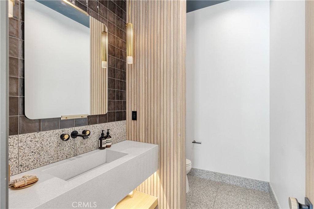 4050 Contera Road Encino, CA 91436 - Photo 9 of 60