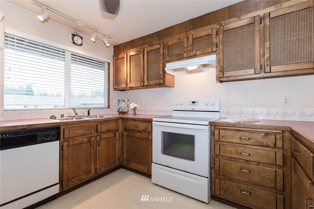 22906 Edmonds Way, Unit 8 Edmonds, WA 98020 - Photo 8 of 18