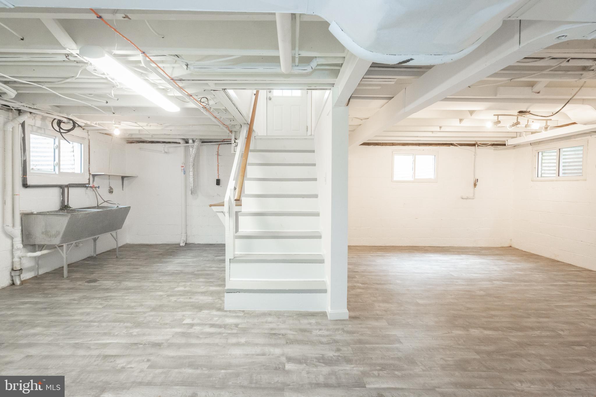 2016 Lansdowne Way Silver Spring, MD 20910 - Photo 19 of 23 a view of an empty room