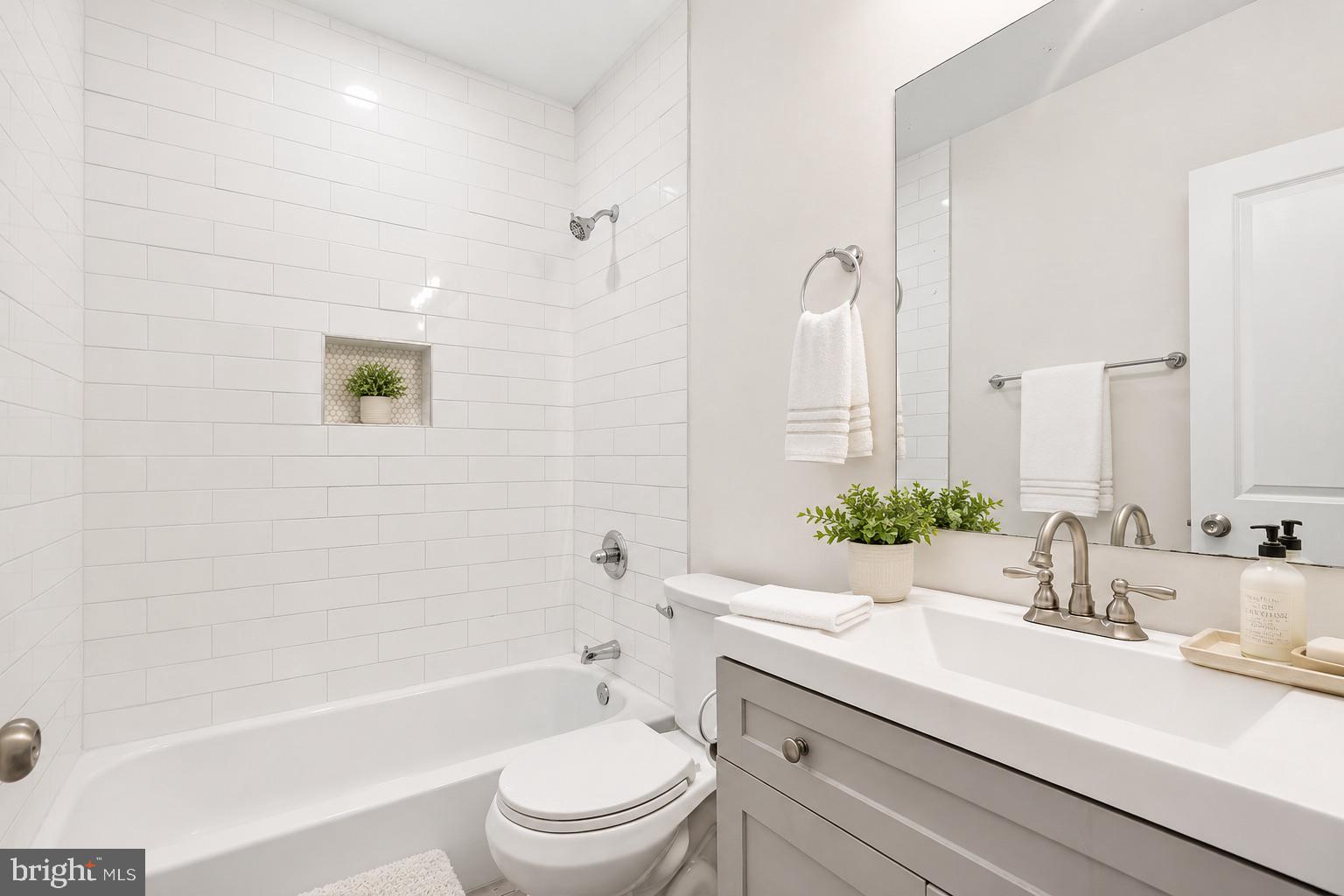 113 15th Street Southeast Washington, DC 20003 - Photo 11 of 24 Unit #2 - Upper level bathroom